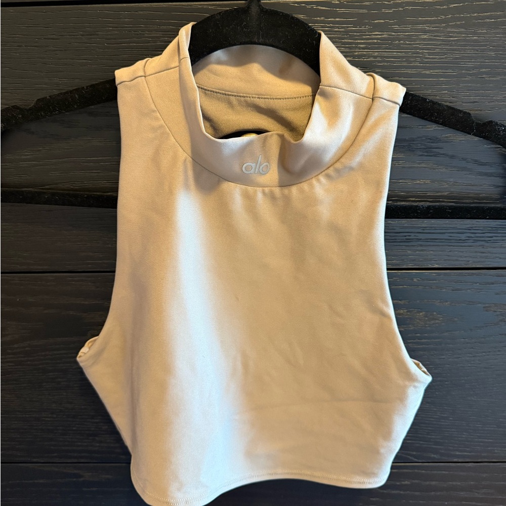 ALO Workout Top in Cream/Tan